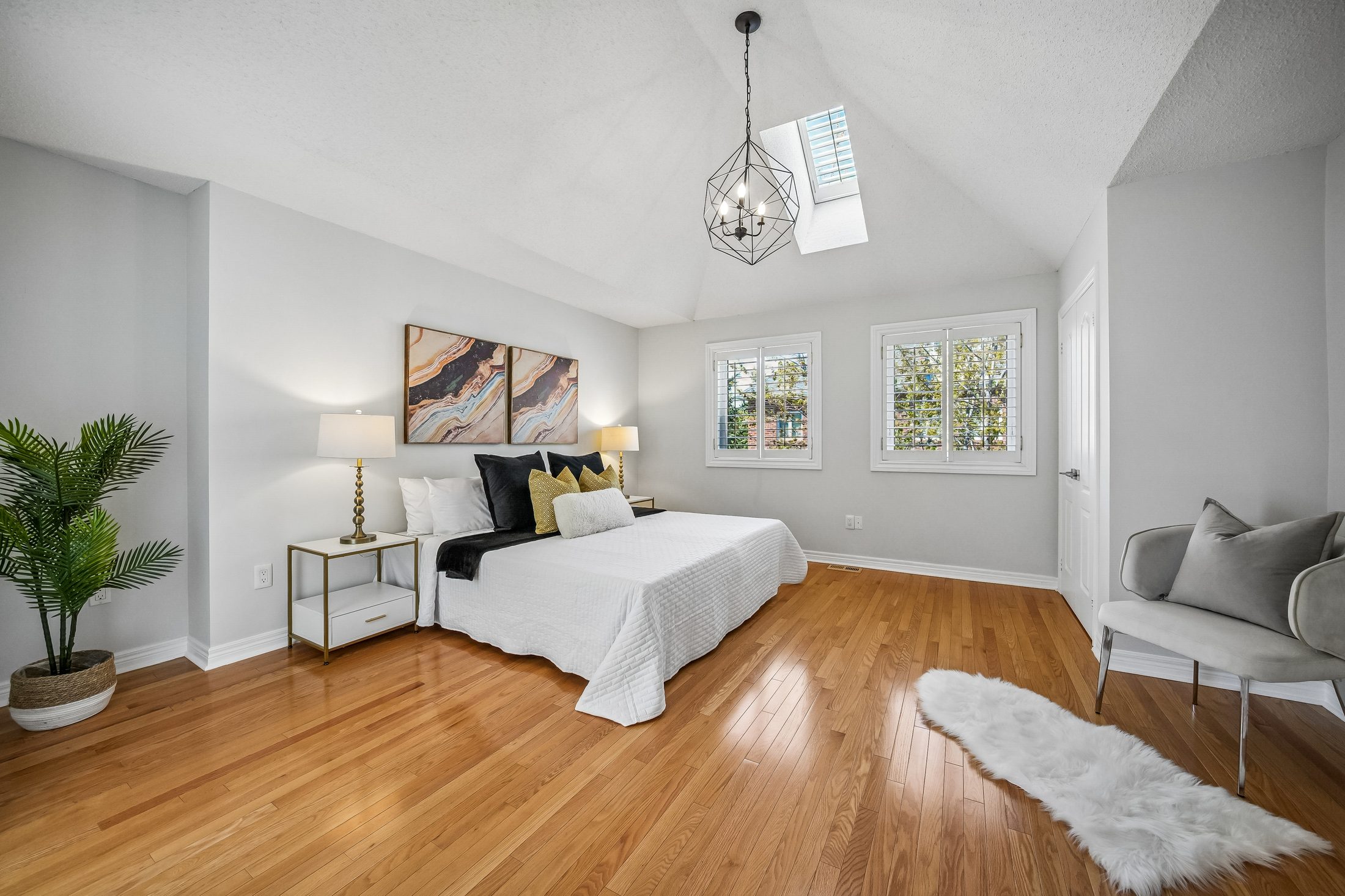 Vaulted primary bedroom