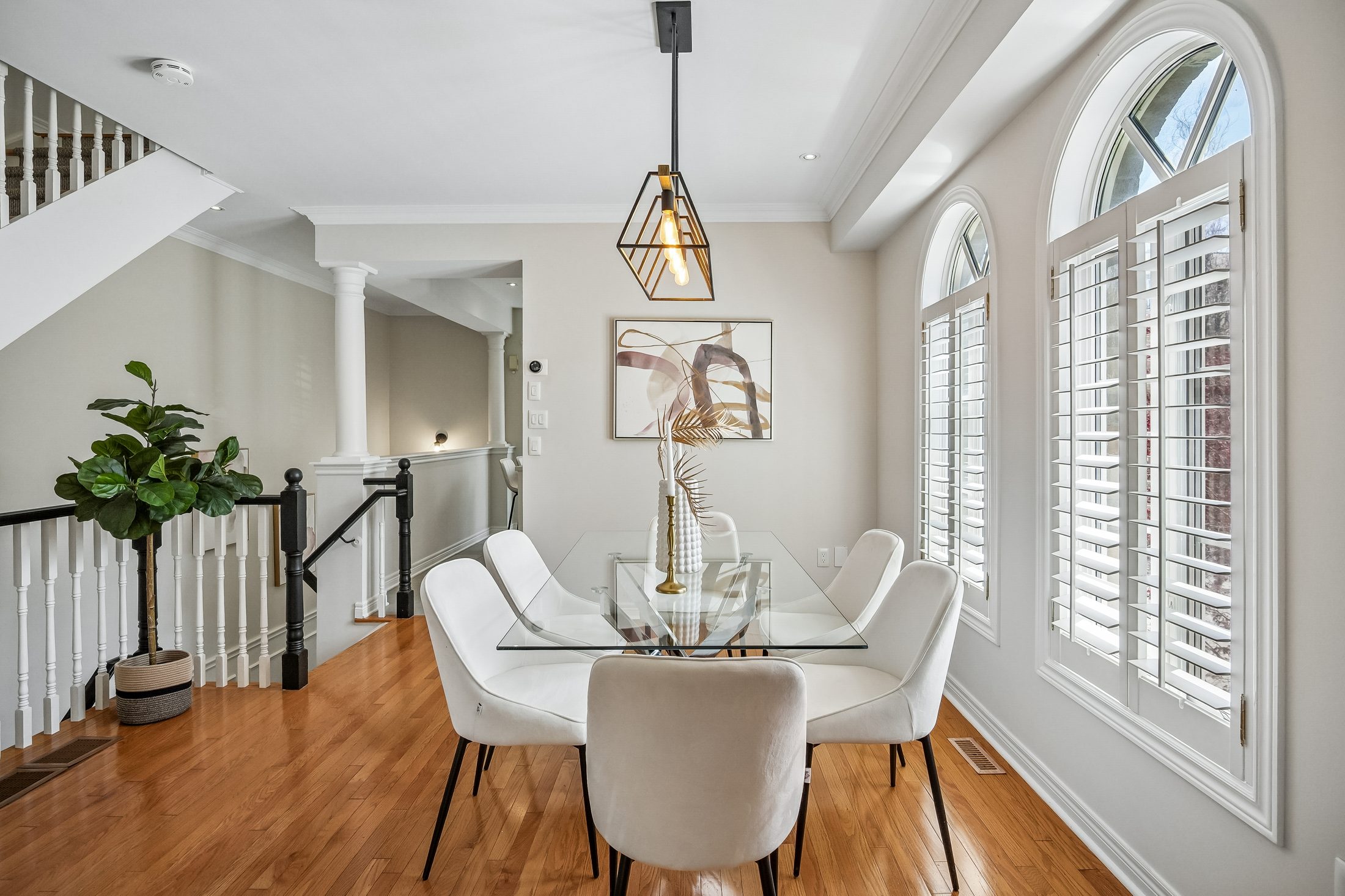 Dining room with arched windows