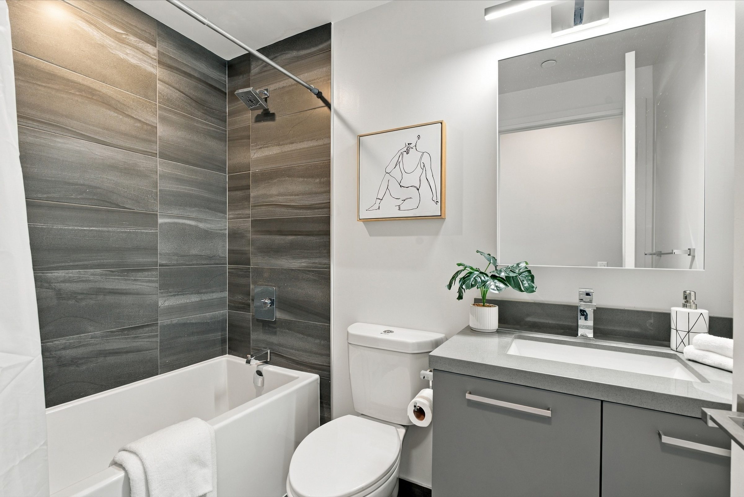 Four-piece main bathroom with tub at Suite 1902, 38 Gandhi Lane, Markham