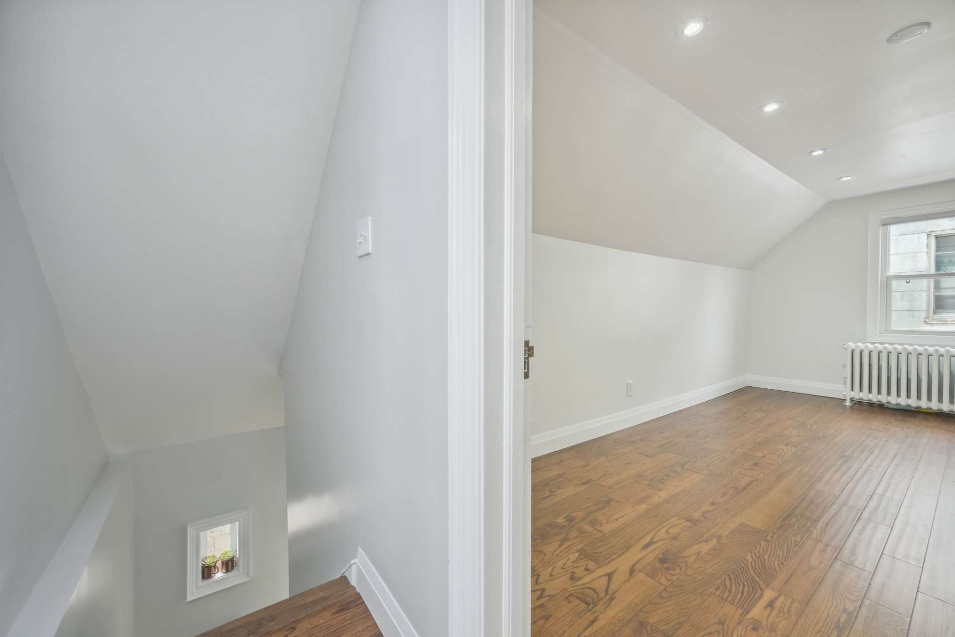 Upper bedroom with vaulted ceiling