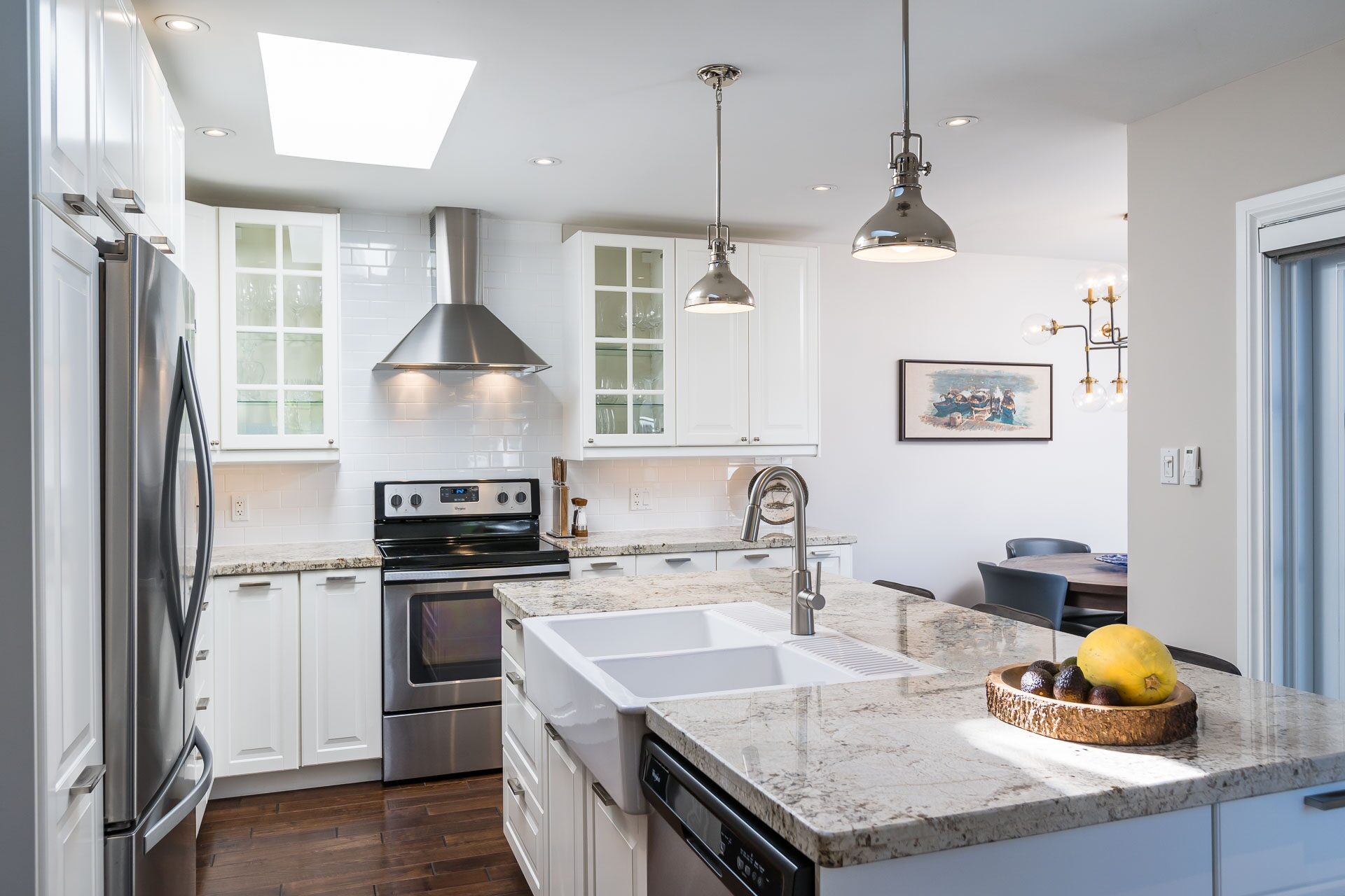 Gourmet eat-in chef's kitchen with island and pendant lighting