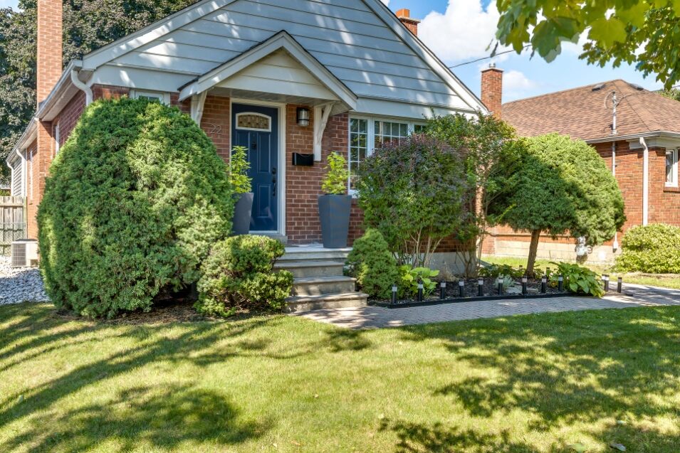 22 Edgecroft Road — front exterior and landscaped garden