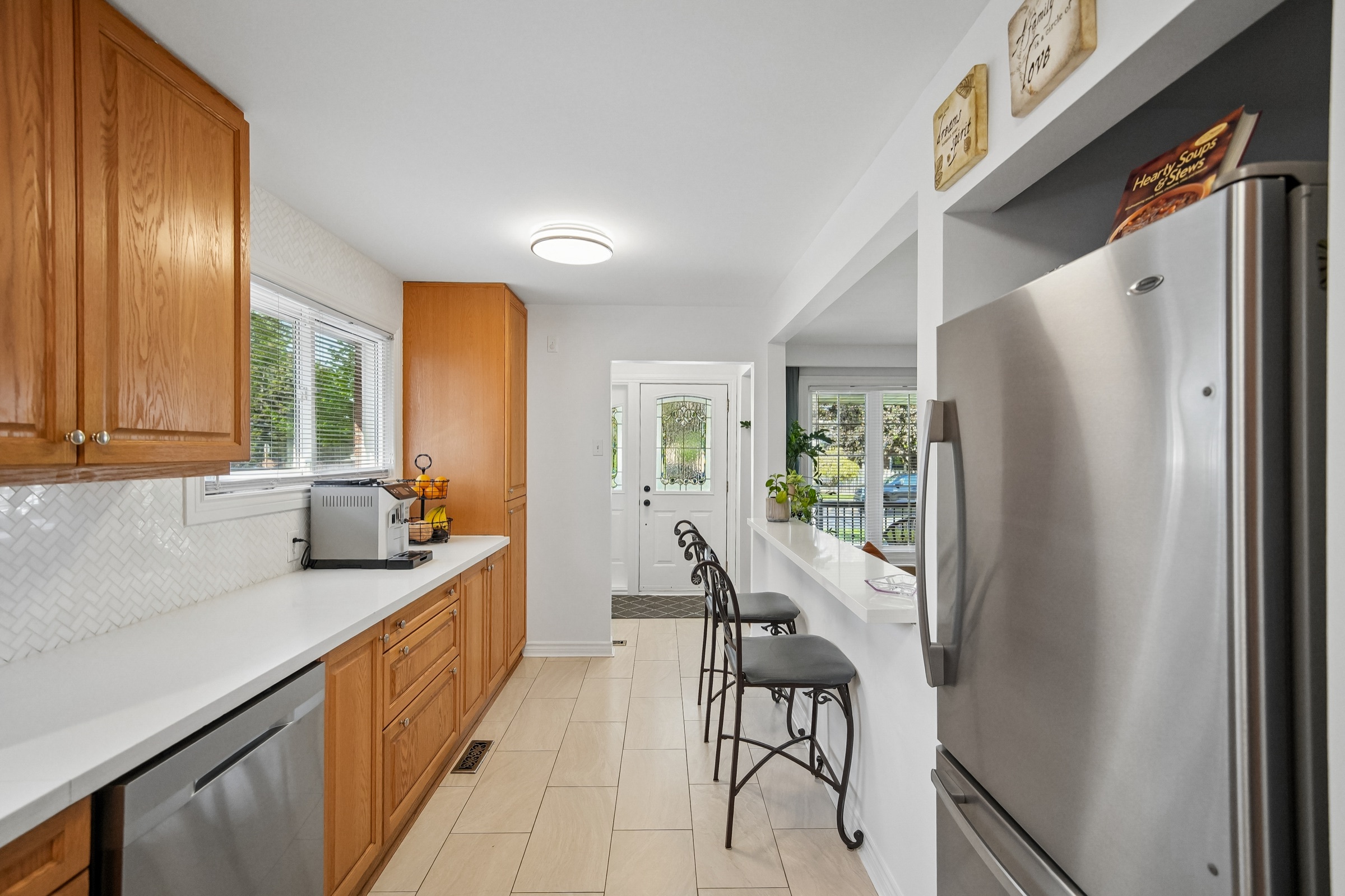 Updated eat-in kitchen