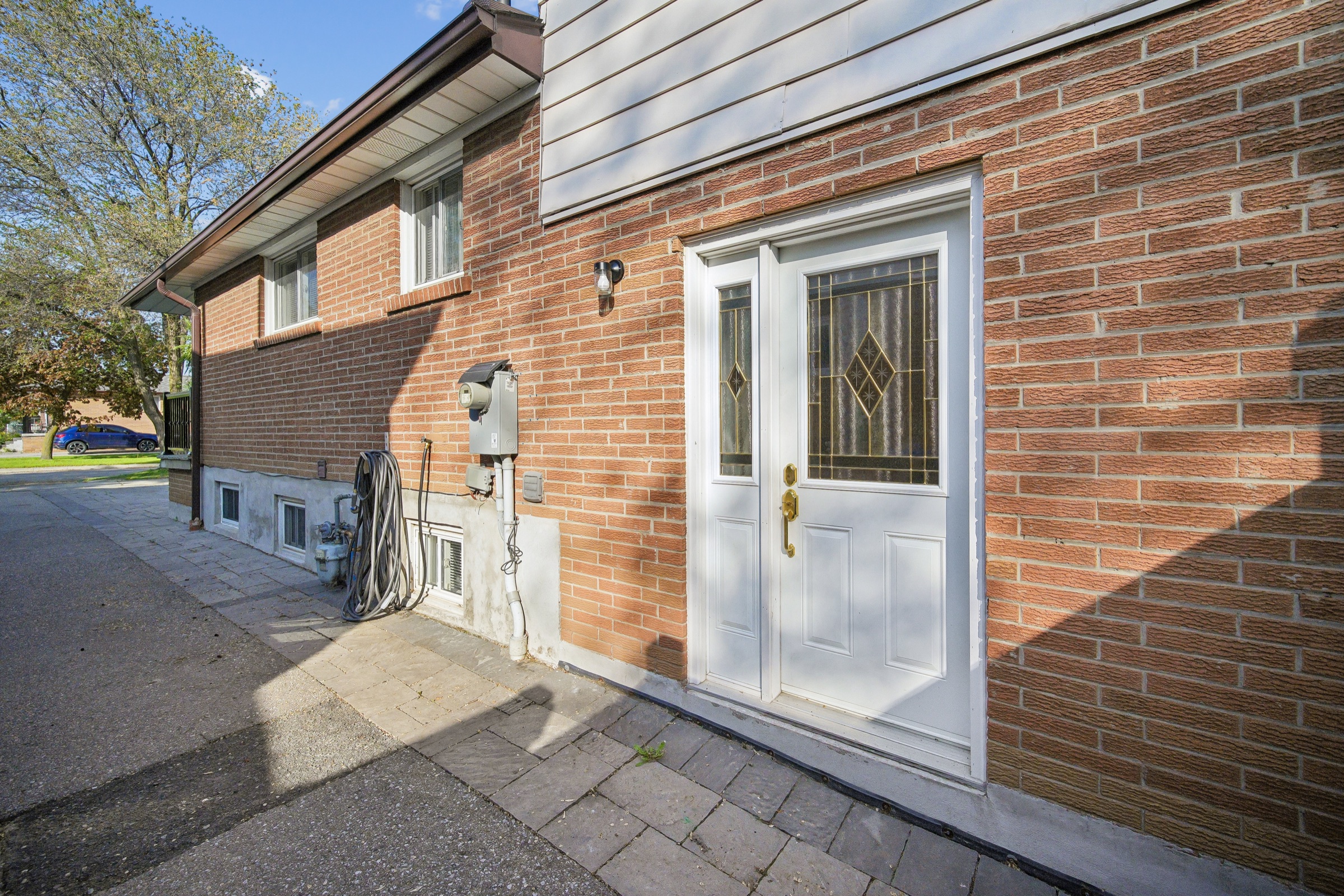 Separate side entrance for lower suite