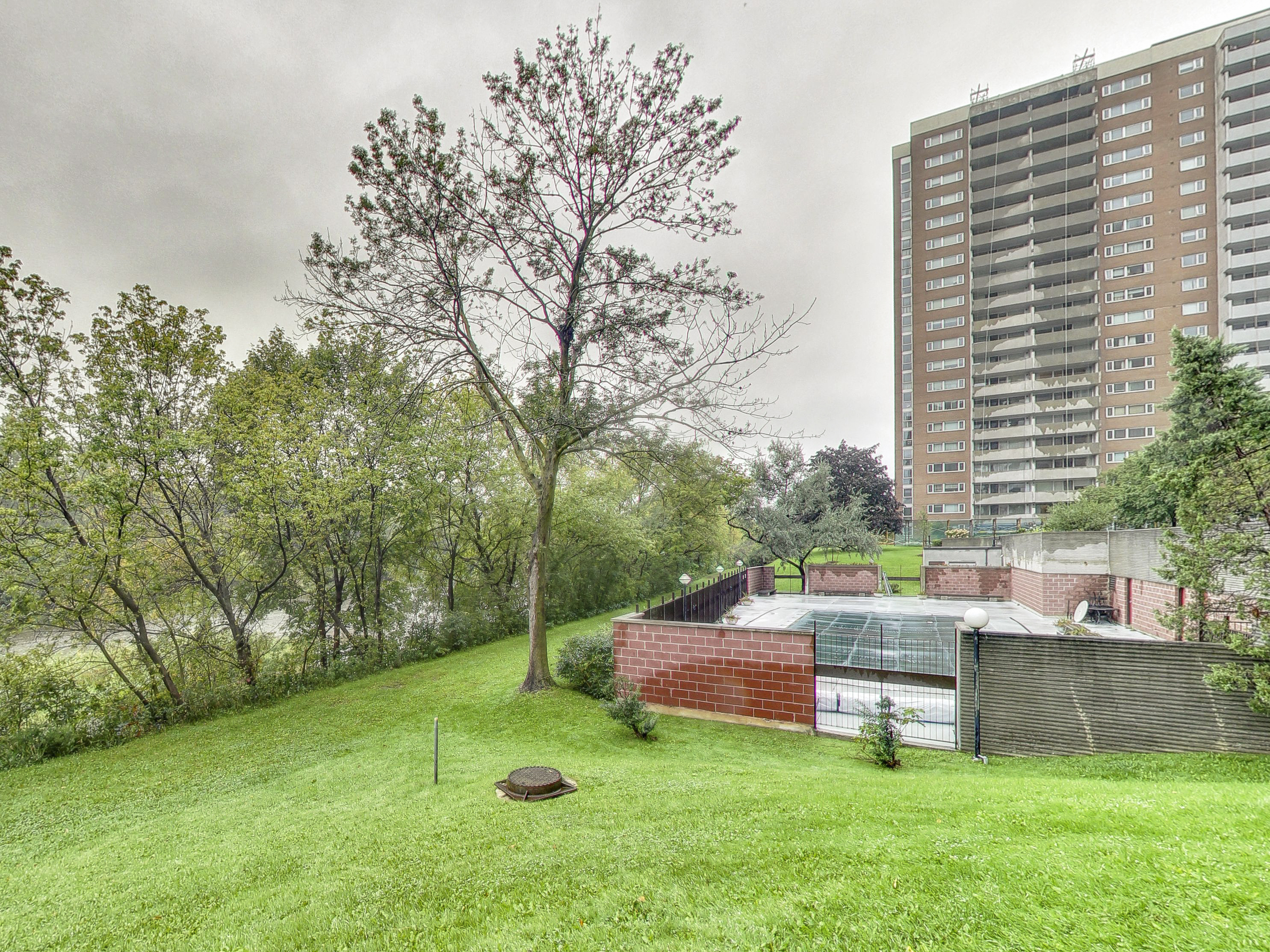 Grounds & outdoor pool