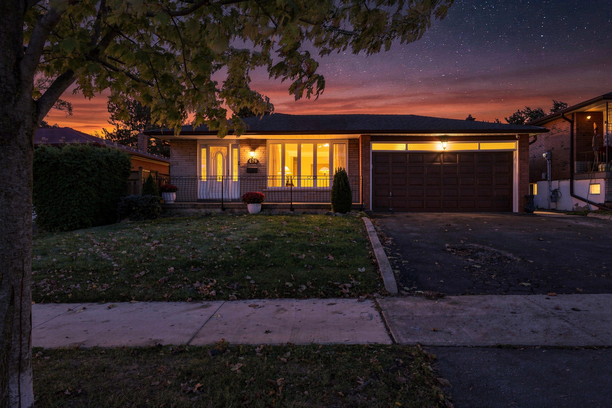 476 Michelle Row, Mississauga — front exterior at twilight