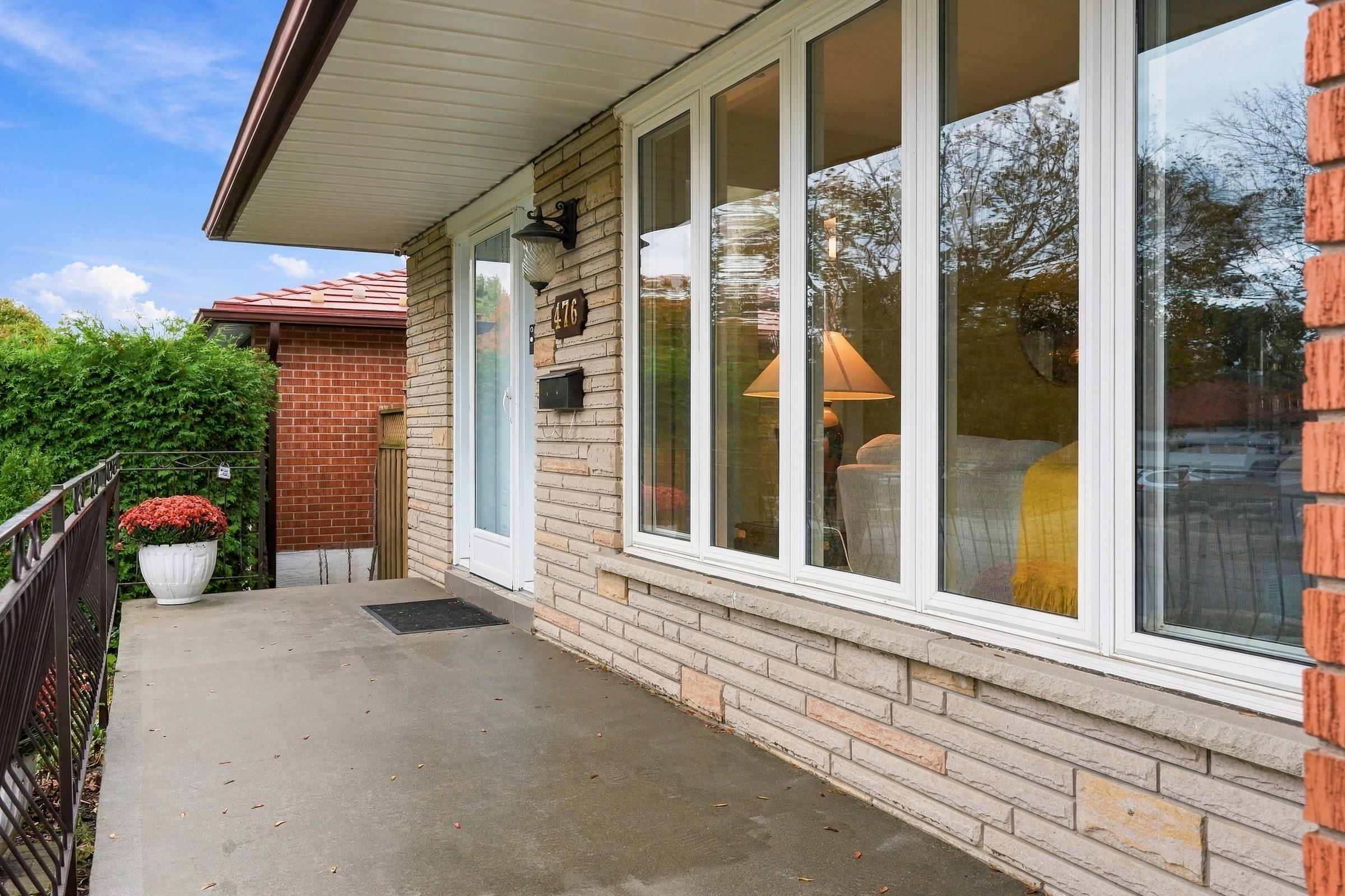 Front porch and updated windows at 476 Michelle Row, Mississauga