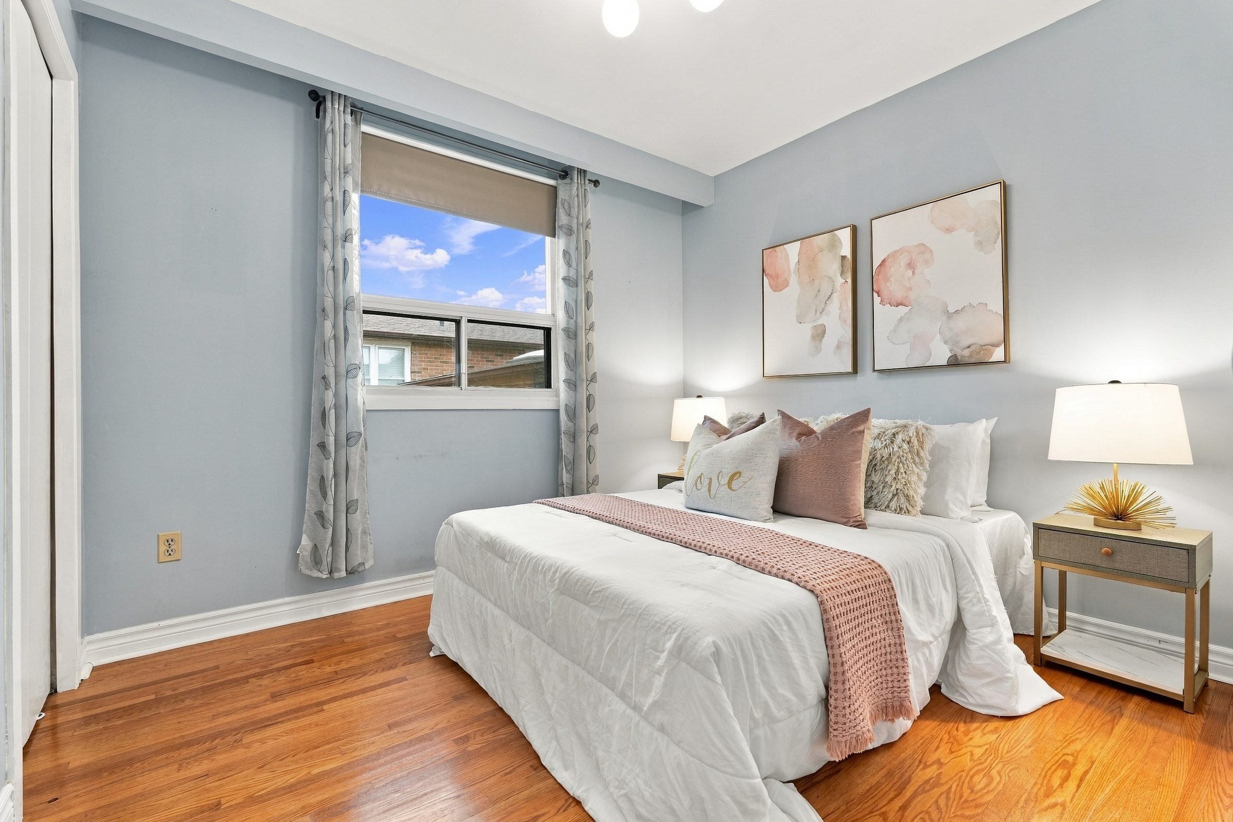 Third bedroom at 476 Michelle Row, Mississauga