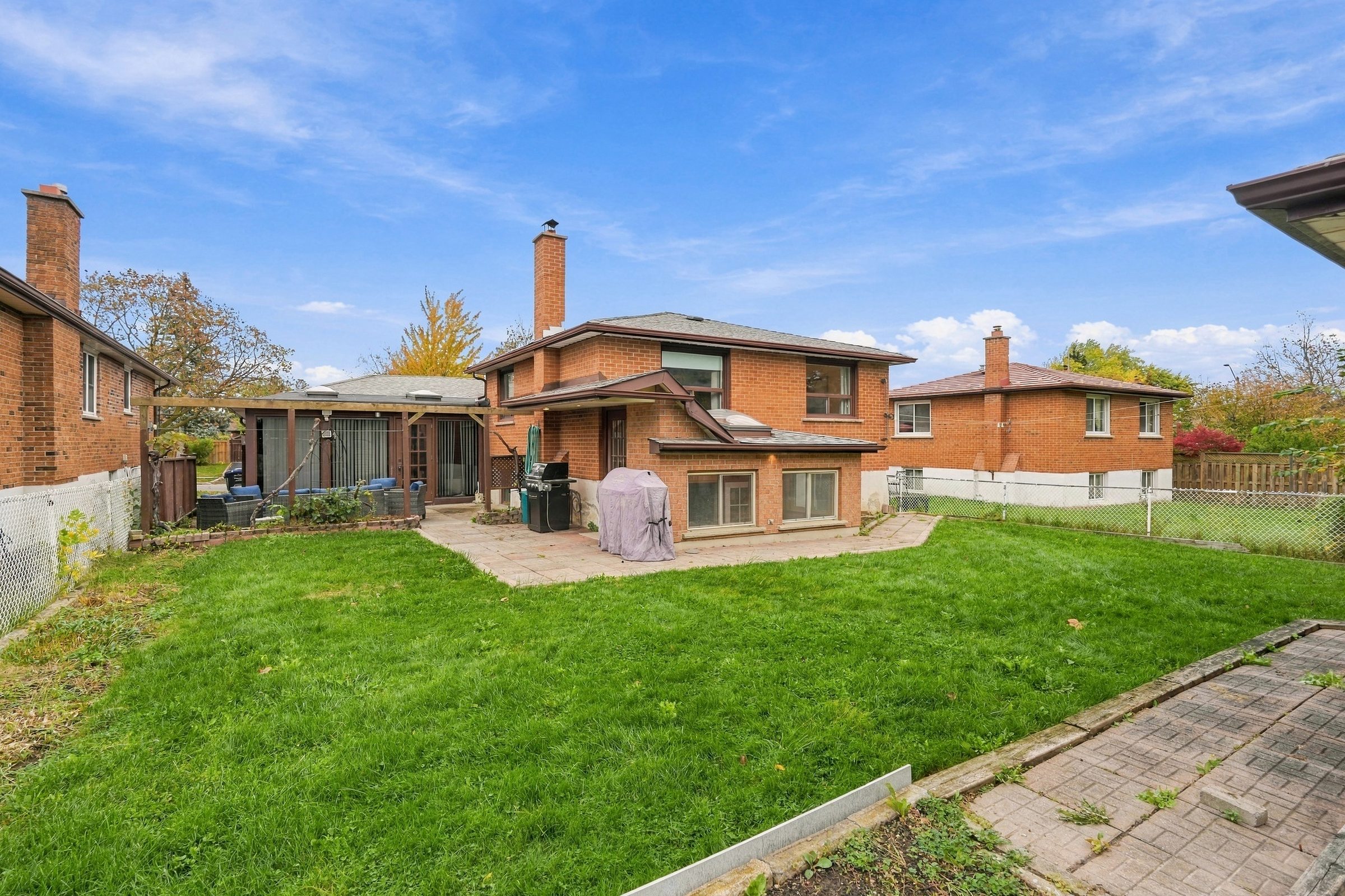 Rear garden at 476 Michelle Row, Mississauga