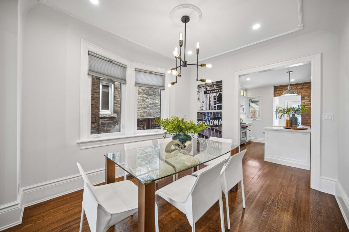 Dining area with plaster ceiling detail