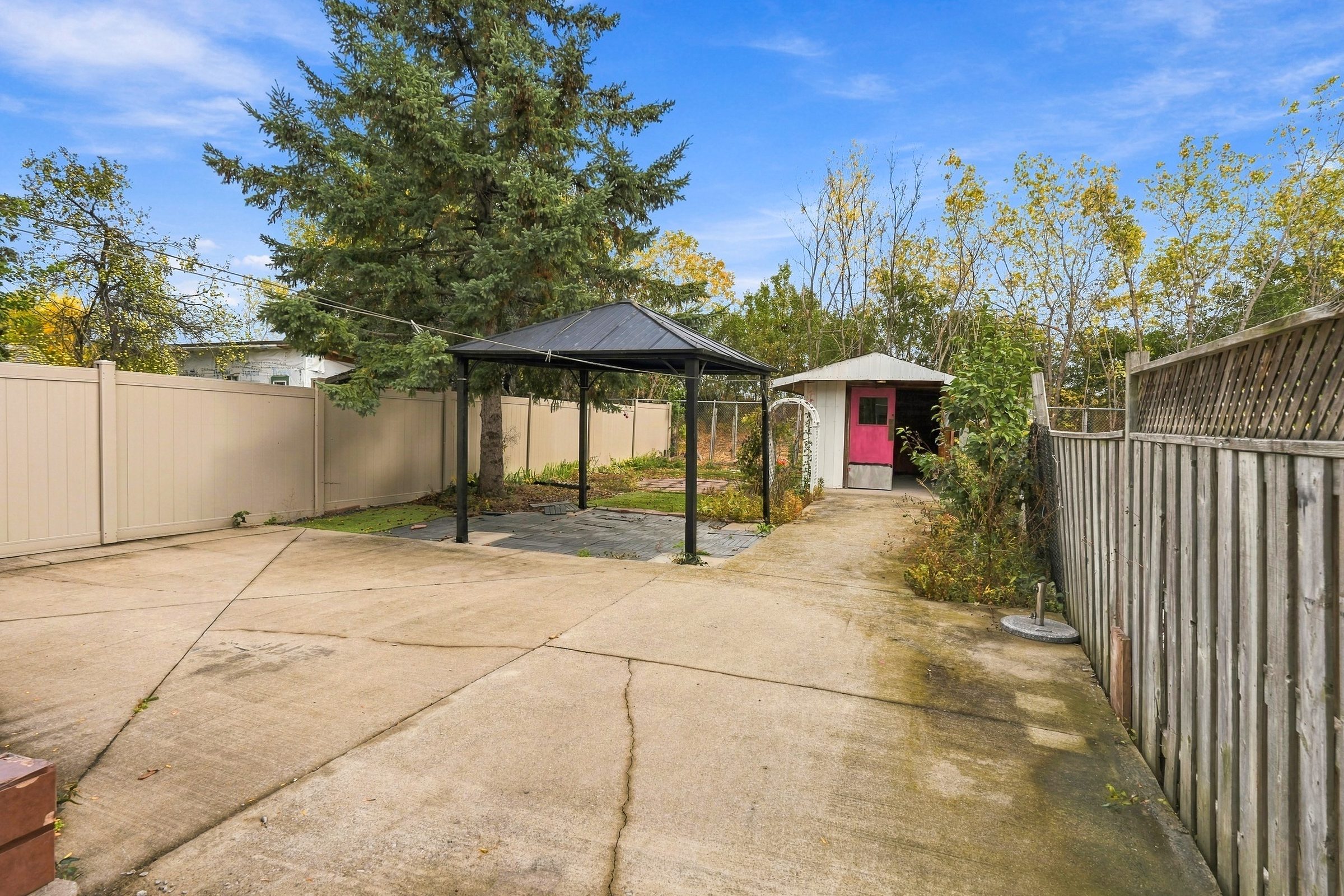 Backyard patio and gazebo at 7179 Delmonte Crescent, Mississauga