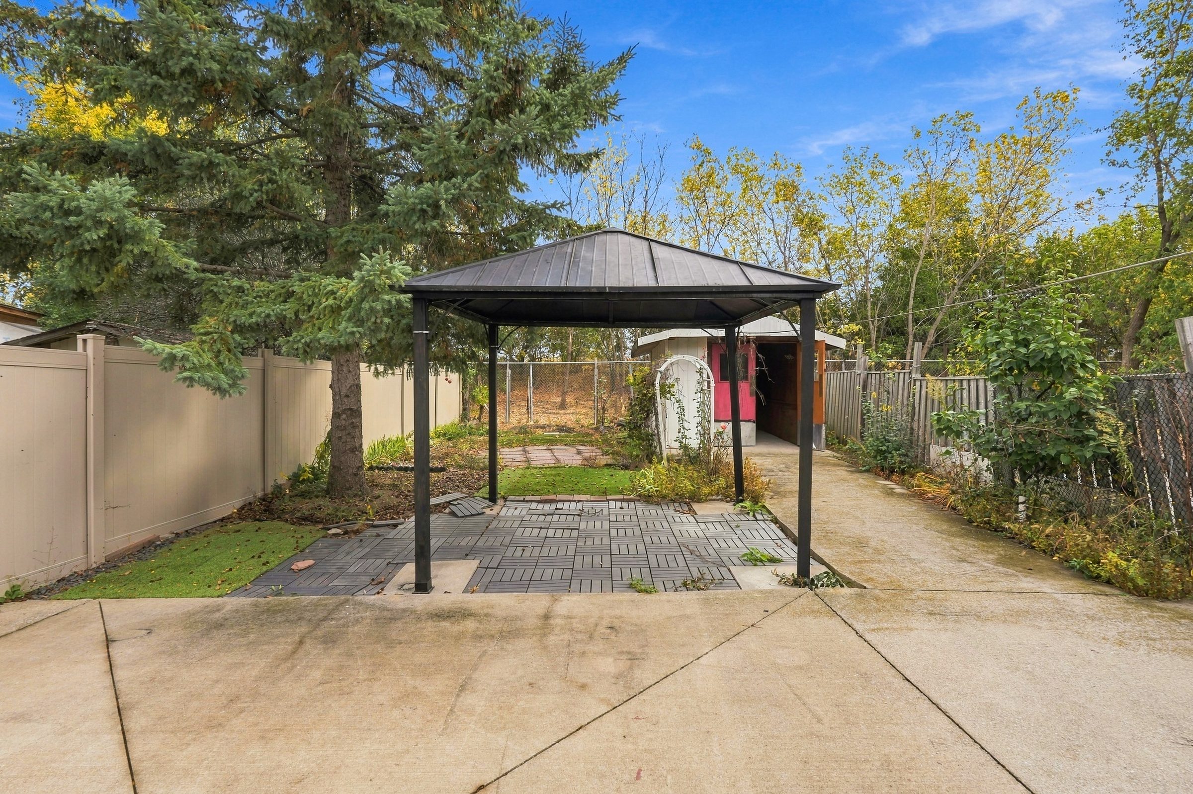 Backyard with gazebo and deep lot at 7179 Delmonte Crescent, Mississauga