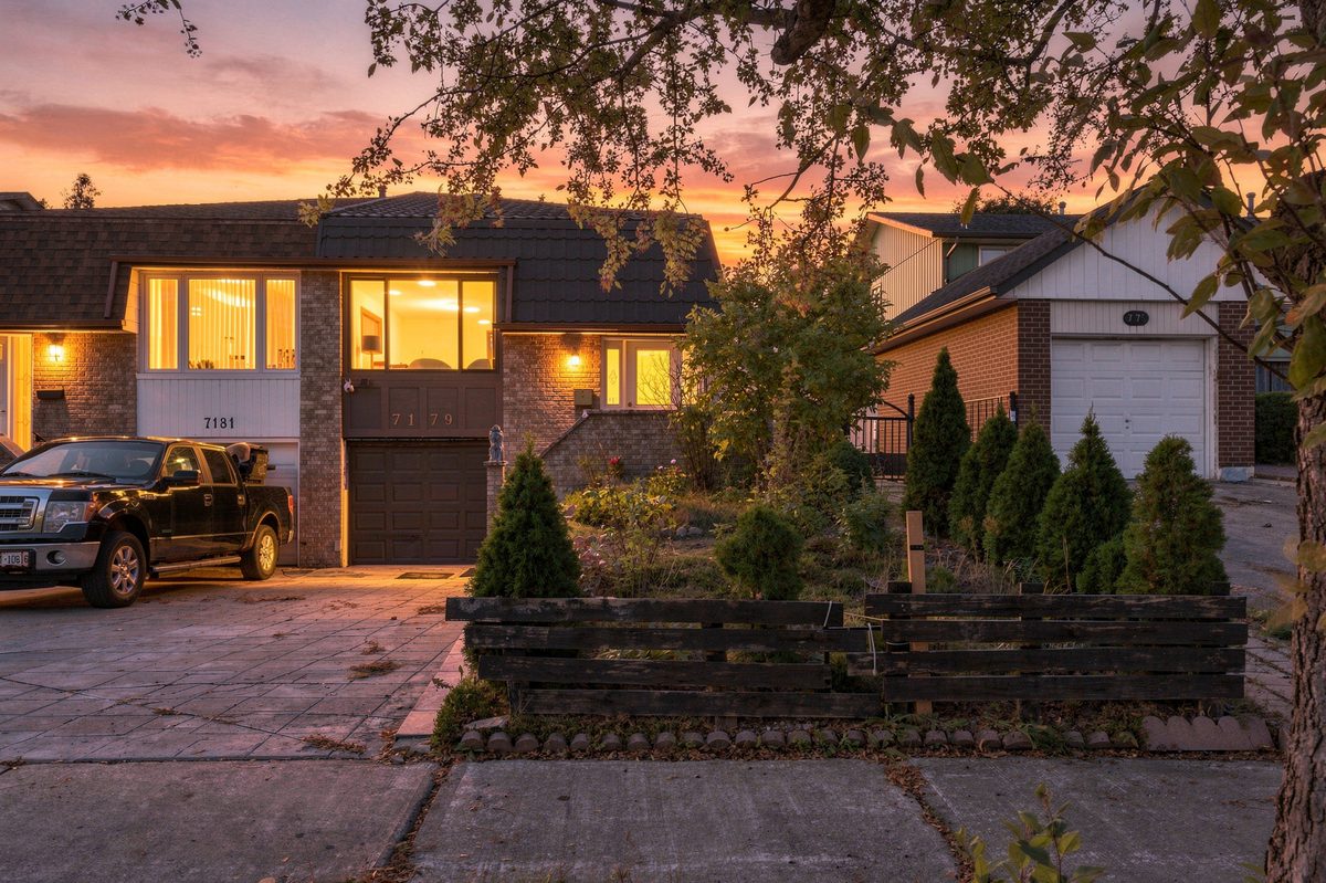 7179 Delmonte Crescent, a backsplit semi for sale in Malton, Mississauga