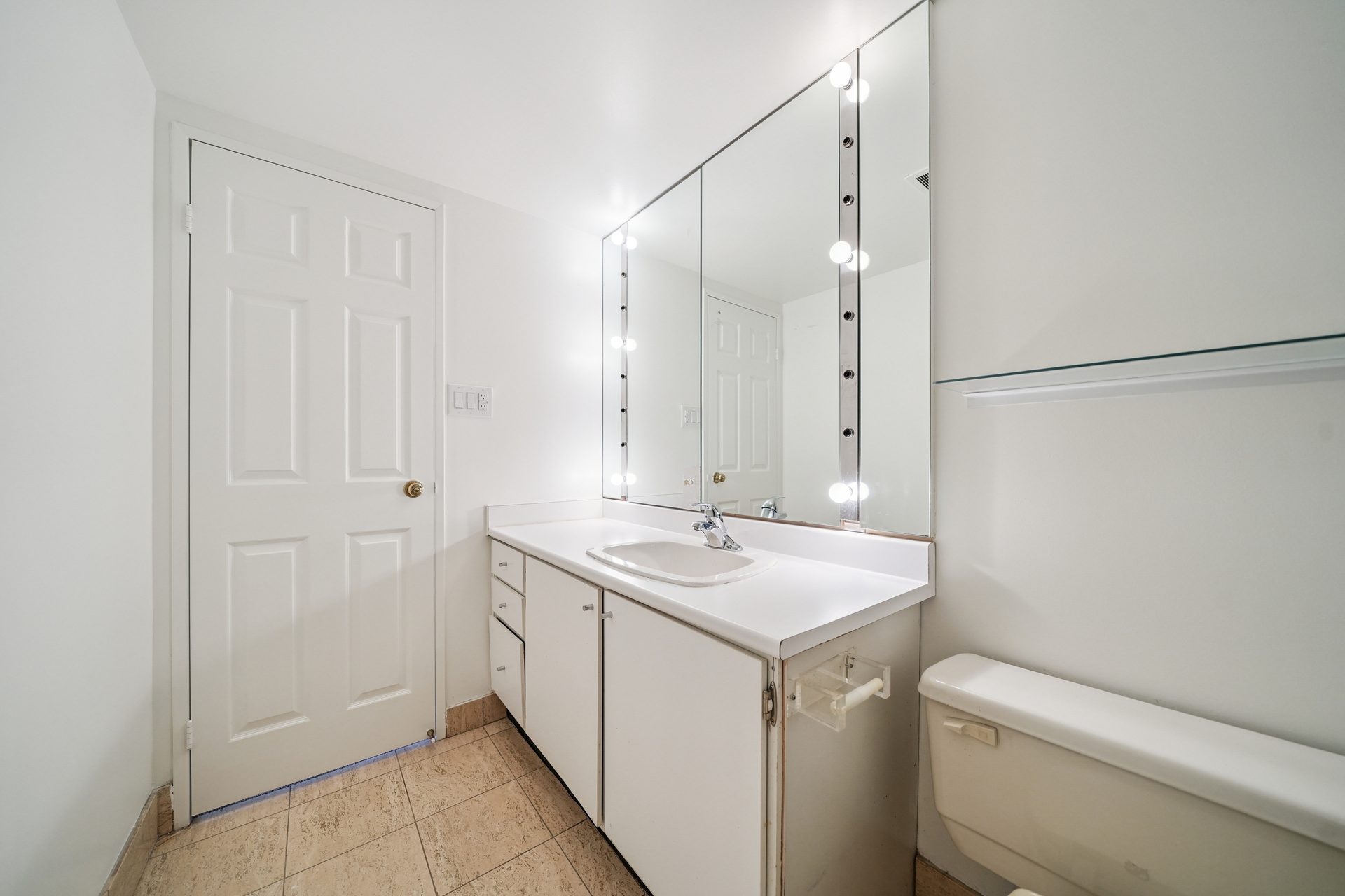 Bathroom detail