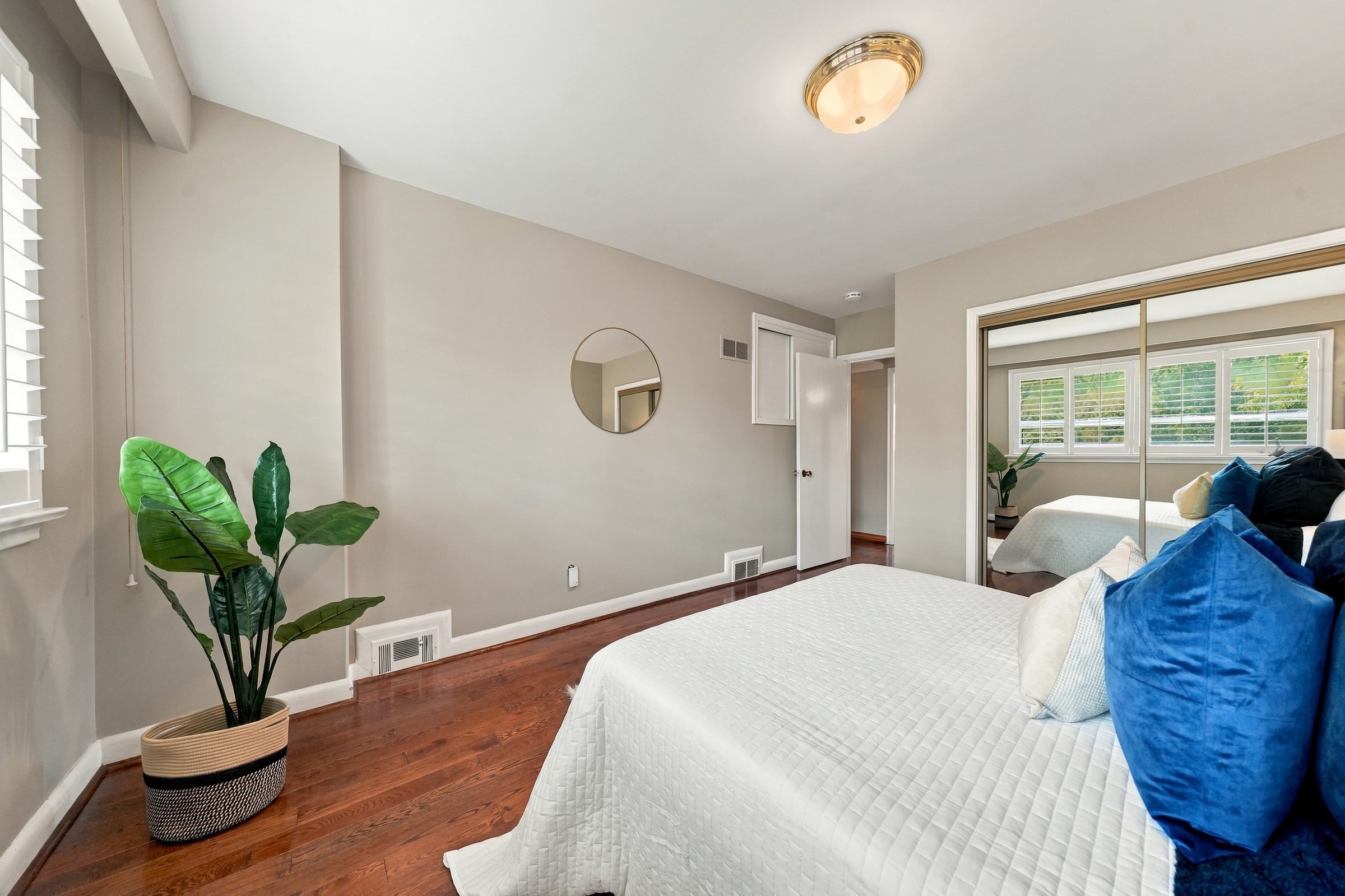 Bedroom with mirrored closets