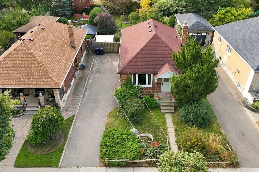 Aerial view of the front of 89 Yorkview Drive and the street